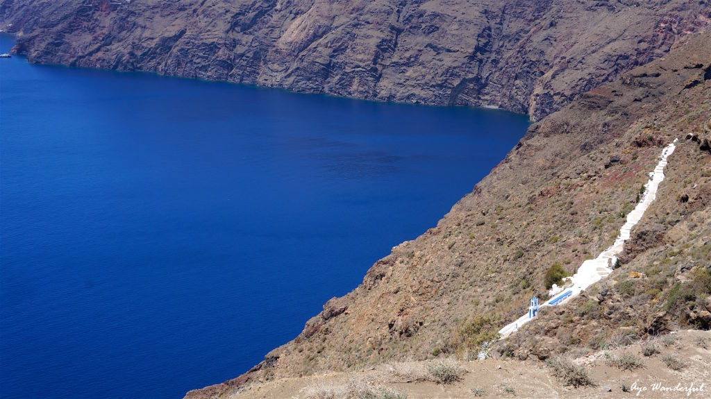 Hiking to Oia