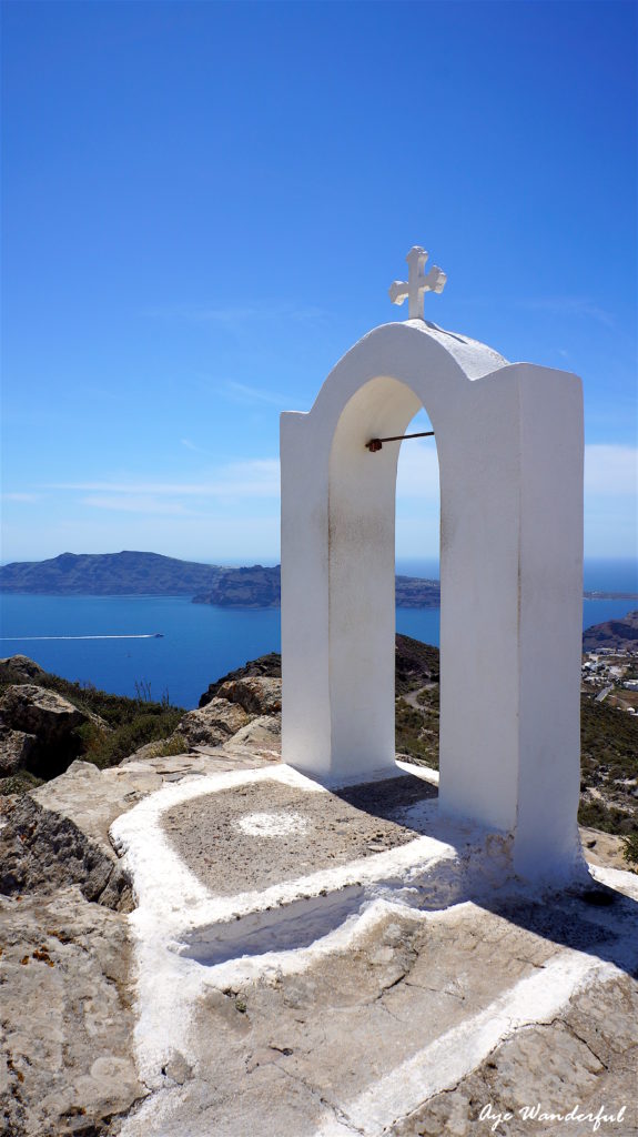 Hiking to Oia