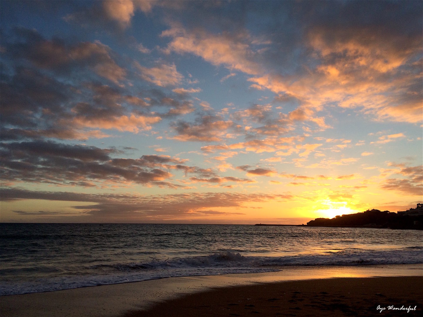 Golden sunsets on Golden beaches | Winter Break | Albufeira | Algarve | Portugal | Read more on www.ayewanderful.com