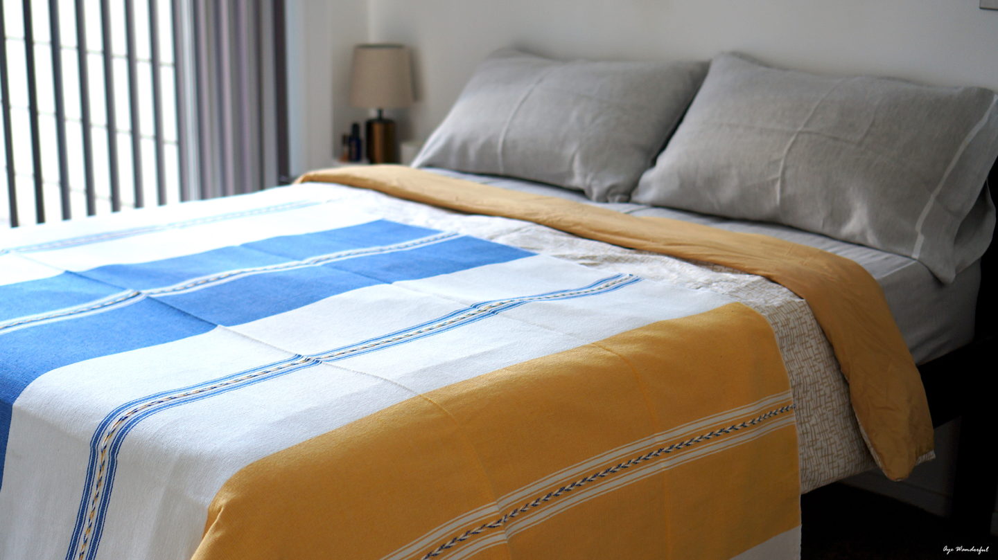 Handwoven Cotton Table cloth used as Bedspread | Shopping in Merida Mexico | How to use, display and organise travel souvenirs in home decor | Interior Inspiration | Travel Tips | Read more on www.ayewanderful.com