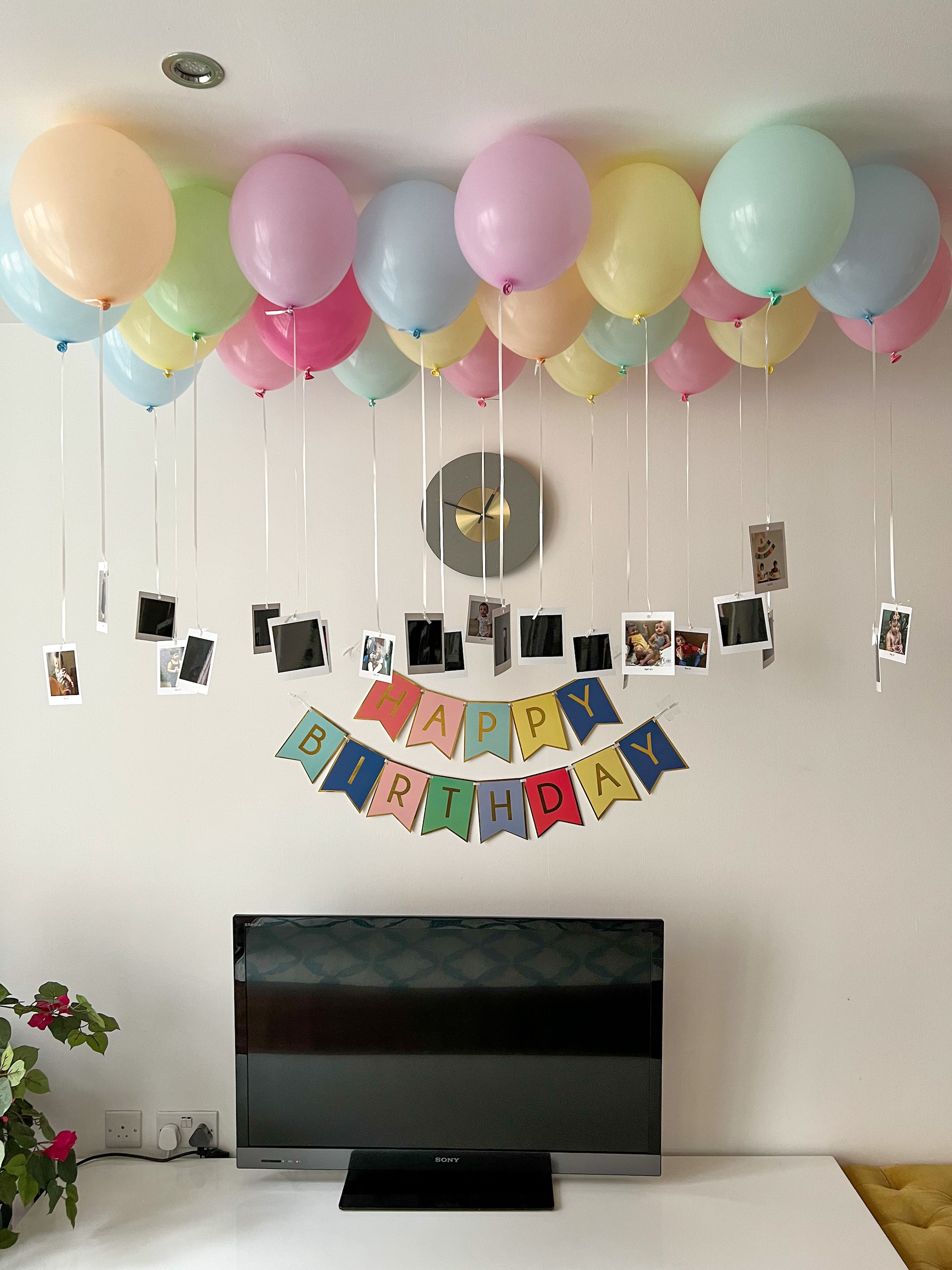 Balloon themed party decorations