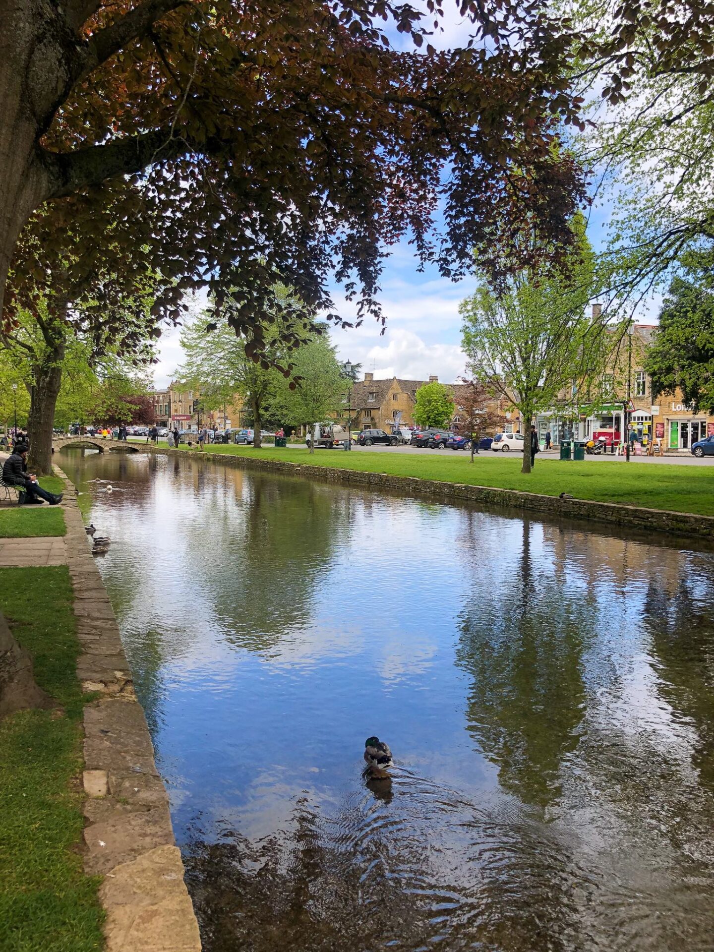 River flowing through Bourton on the Water